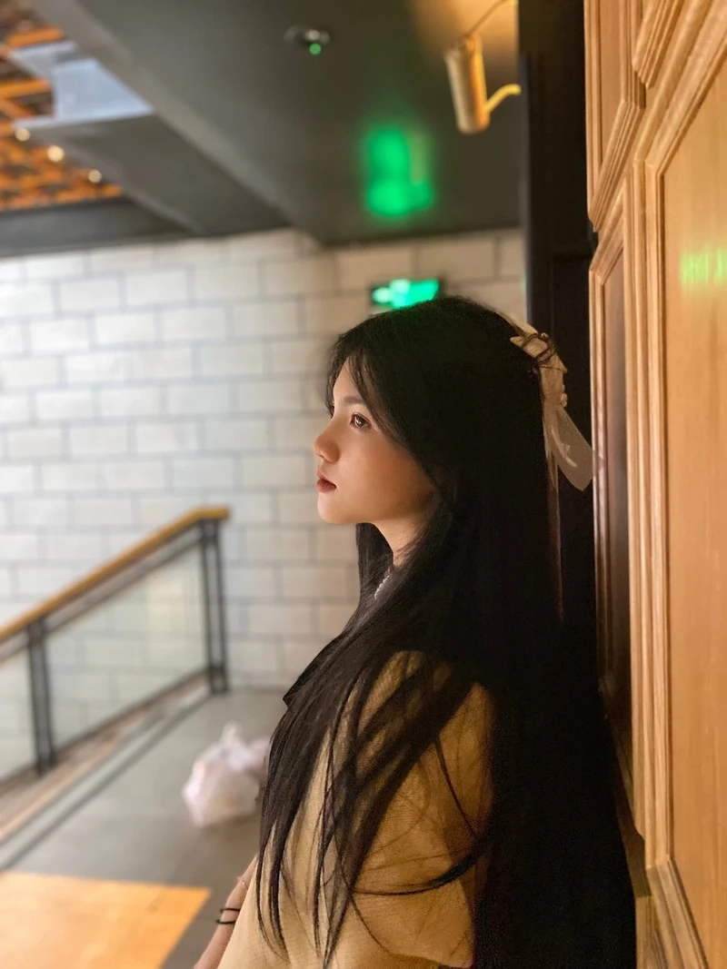 Ảnh selfie gương trong phòng tắm ghi lại những khoảnh khắc đời thường