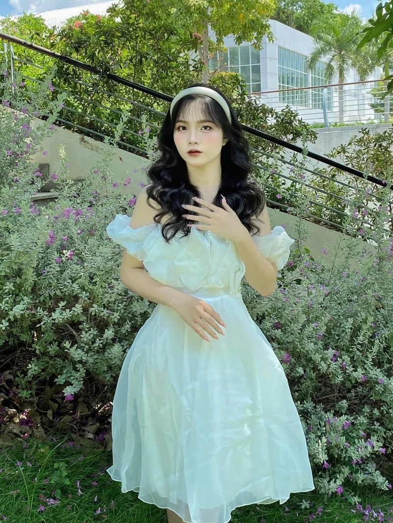 Hình nền gái Trung Quốc dễ thương, làm nền cho thiết bị thêm sinh động