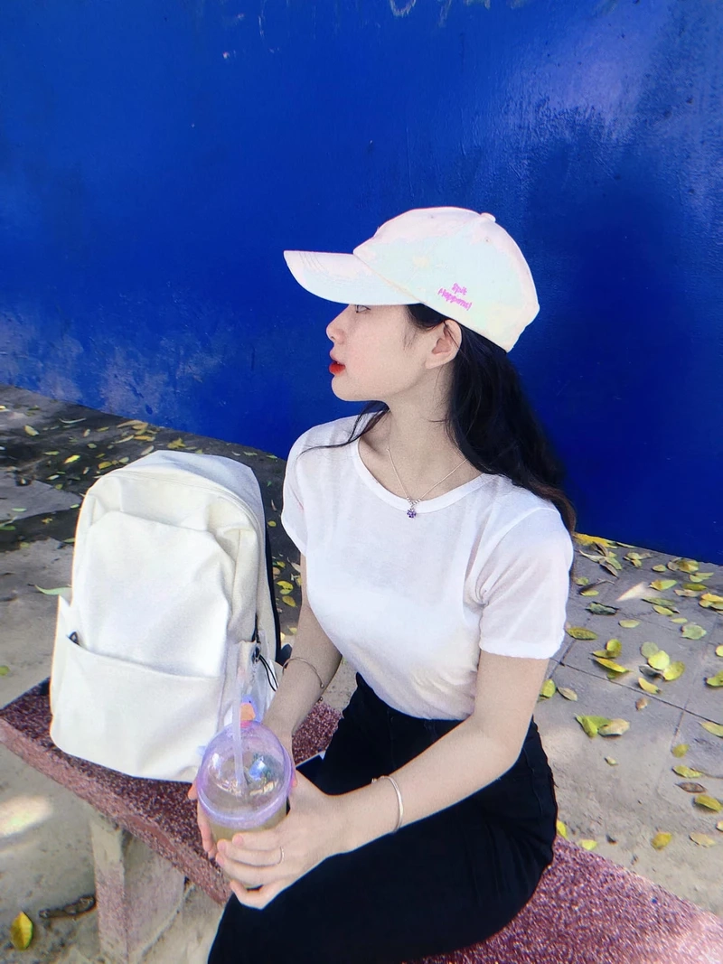 Ảnh anime girl khóc là hình ảnh đầy cảm xúc và chân thật