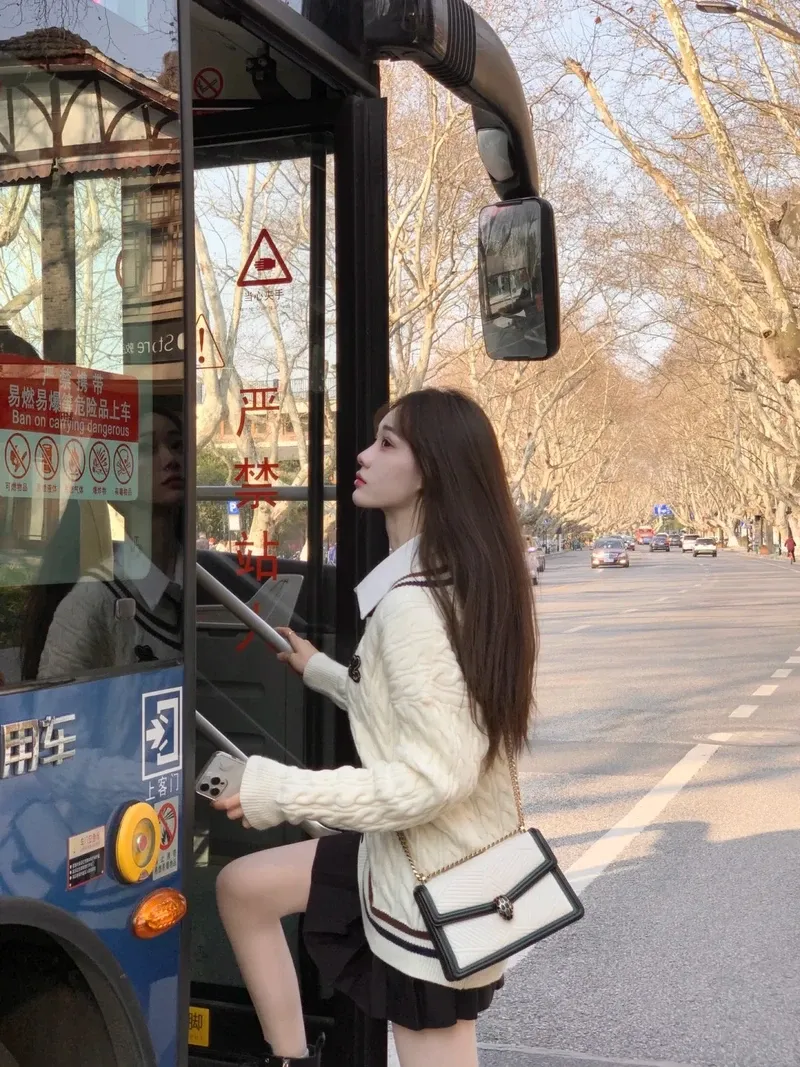 Hình ảnh xinh đẹp xinh che mặt mang đến sự bí ẩn cuốn hút