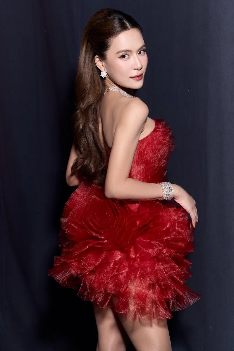 Nghe ngay phần trình diễn Hà Nhi hát live ấn tượng