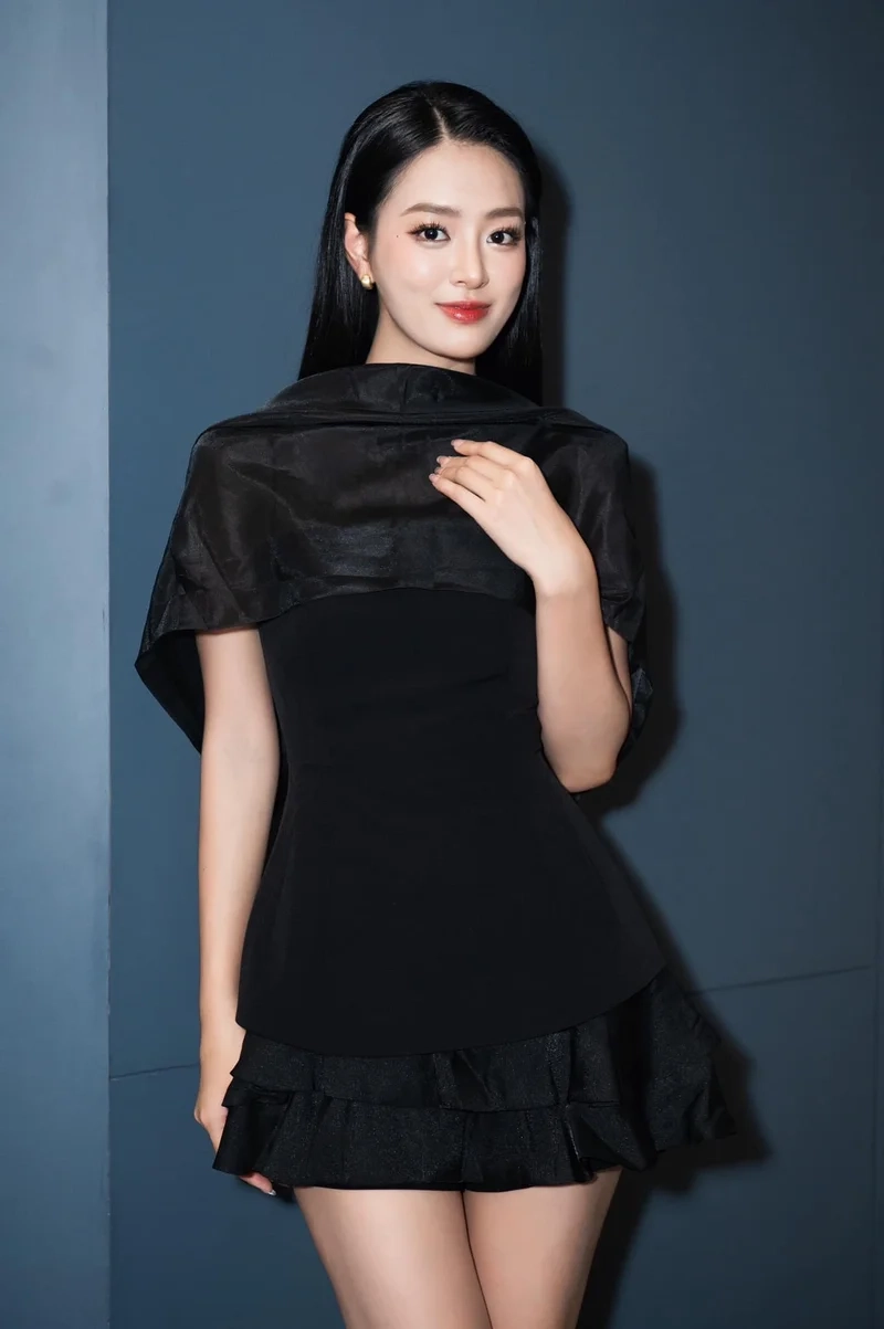 Cùng ngắm vẻ đẹp của Hoa hậu Bùi Khánh Linh MM88 Idol đầy quyền lực